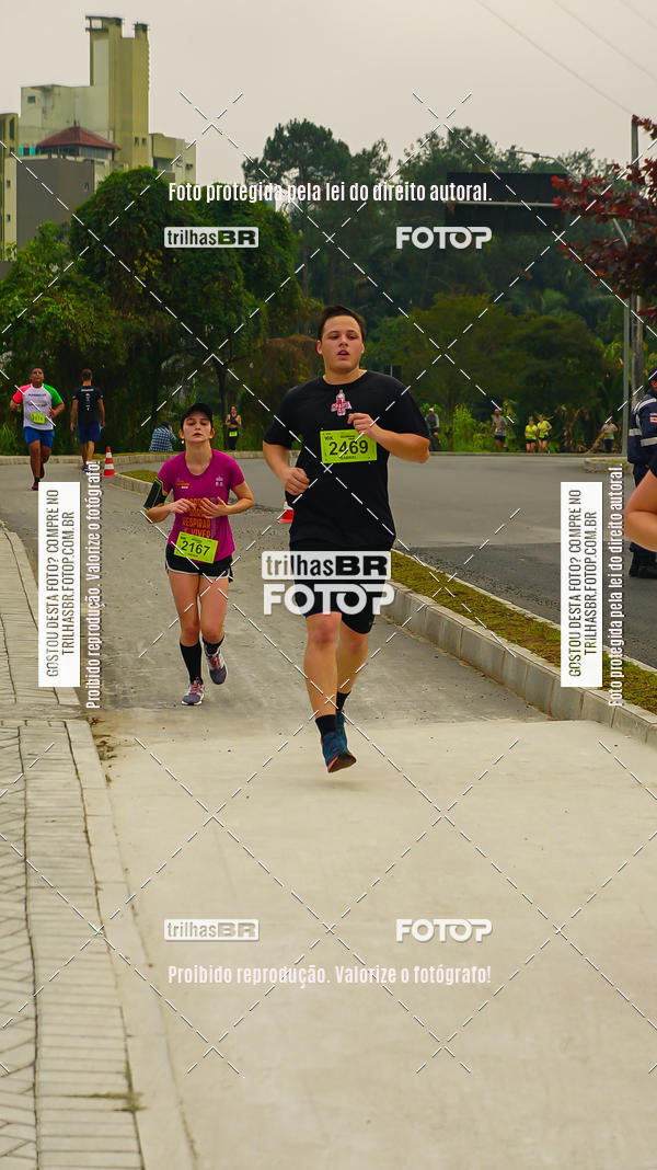 Buy your photos of the eventMeia Maratona de Blumenau on Fotop