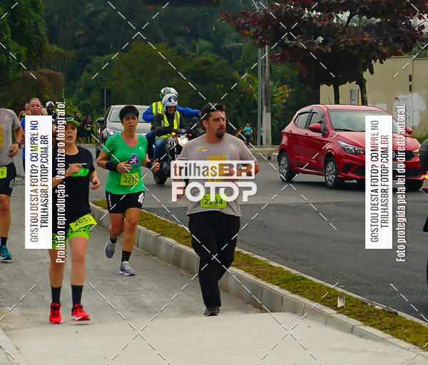 Buy your photos of the eventMeia Maratona de Blumenau on Fotop