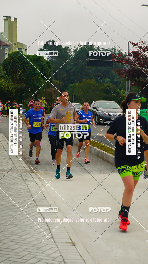 Buy your photos of the eventMeia Maratona de Blumenau on Fotop