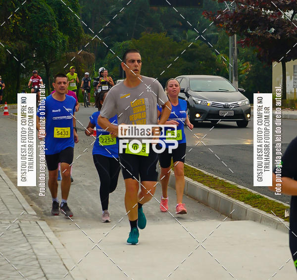 Buy your photos of the eventMeia Maratona de Blumenau on Fotop