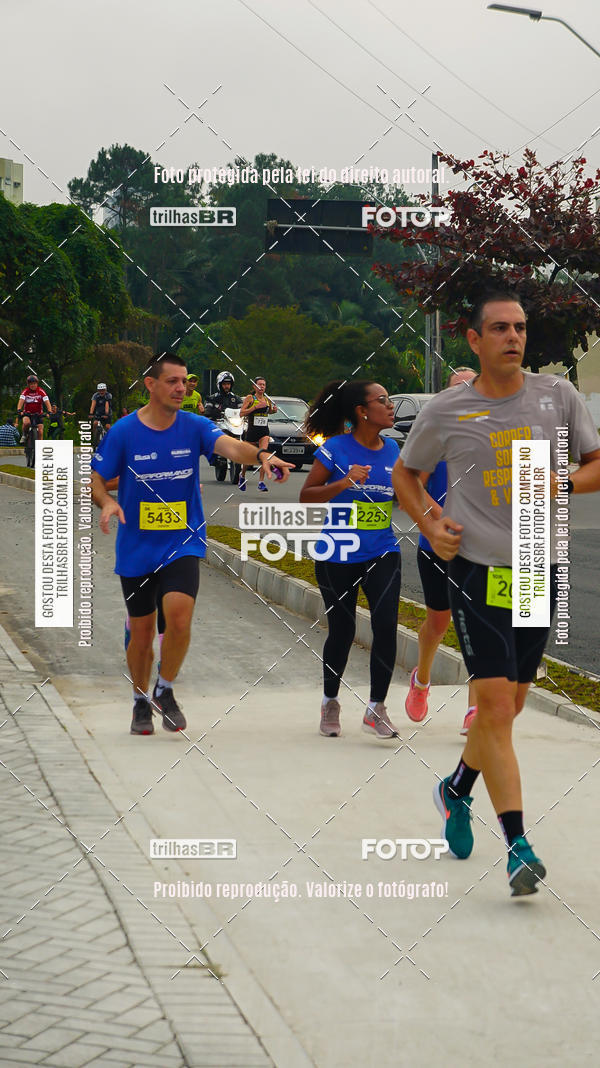 Buy your photos of the eventMeia Maratona de Blumenau on Fotop