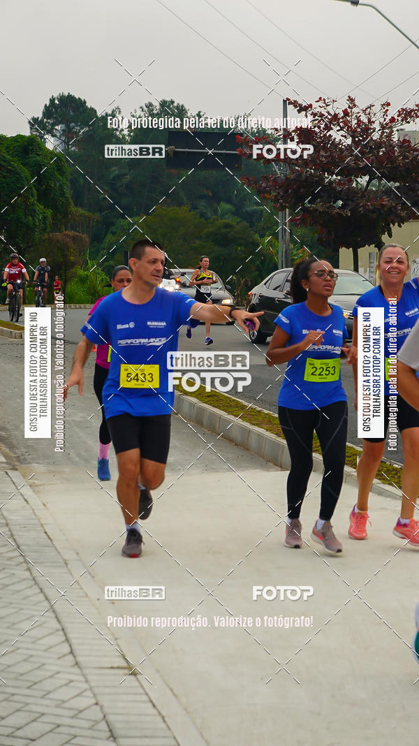 Buy your photos of the eventMeia Maratona de Blumenau on Fotop