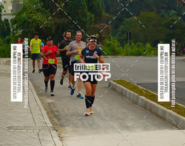 Buy your photos of the eventMeia Maratona de Blumenau on Fotop