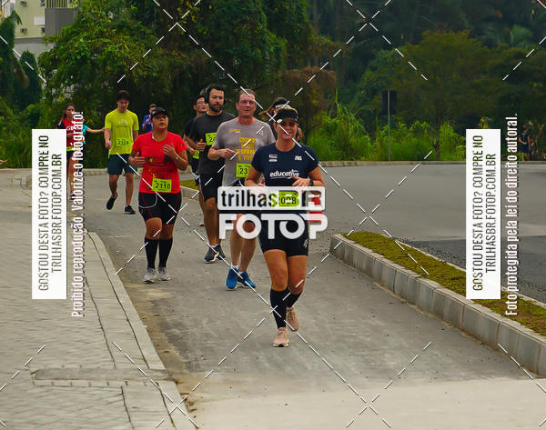 Buy your photos of the eventMeia Maratona de Blumenau on Fotop