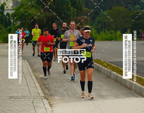 Buy your photos of the eventMeia Maratona de Blumenau on Fotop