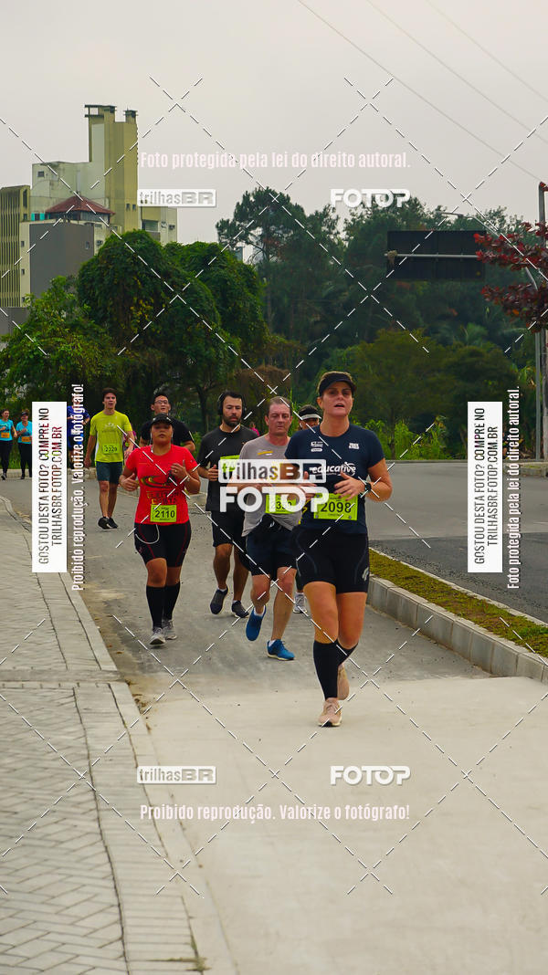 Buy your photos of the eventMeia Maratona de Blumenau on Fotop
