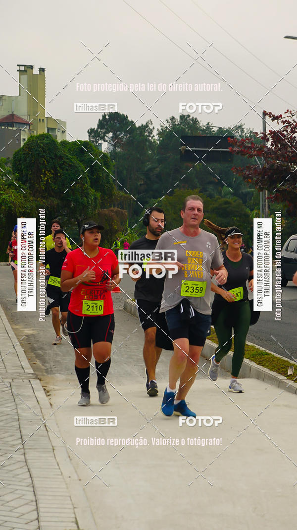 Buy your photos of the eventMeia Maratona de Blumenau on Fotop