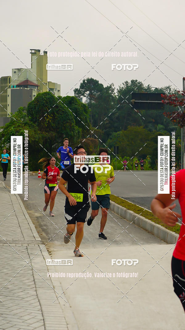 Buy your photos of the eventMeia Maratona de Blumenau on Fotop