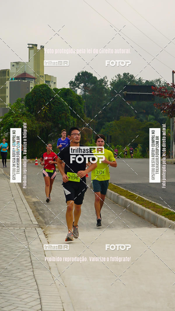 Buy your photos of the eventMeia Maratona de Blumenau on Fotop
