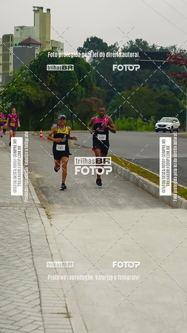 Buy your photos of the eventMeia Maratona de Blumenau on Fotop