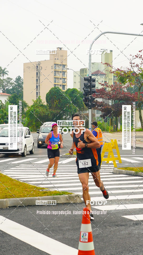 Buy your photos of the eventMeia Maratona de Blumenau on Fotop