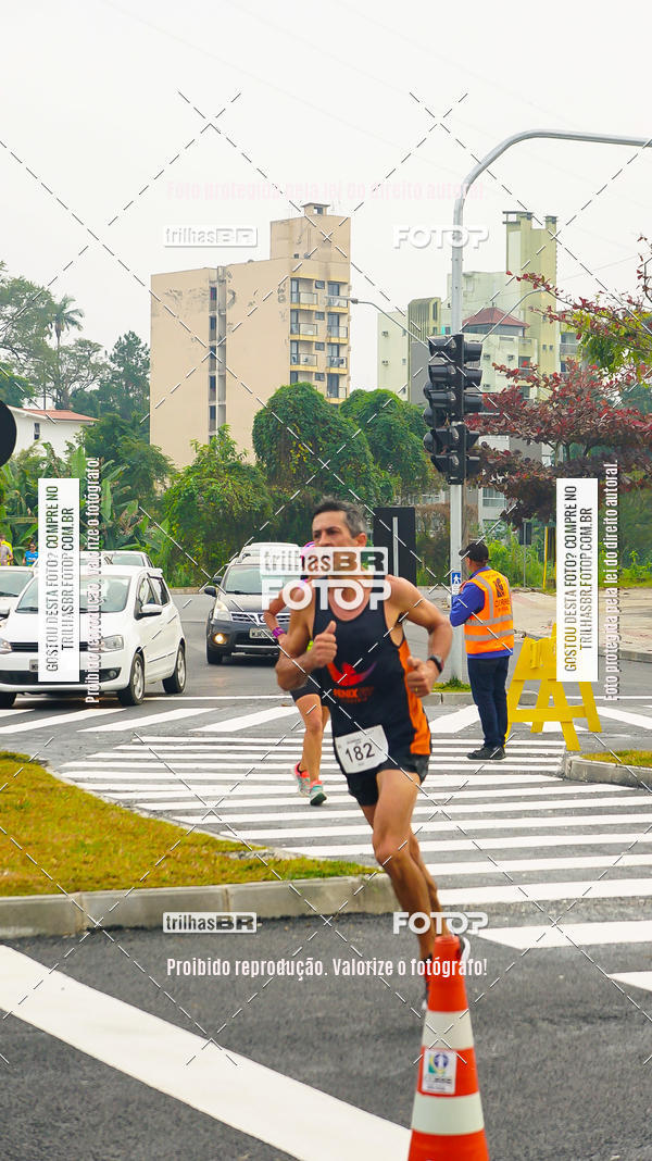 Buy your photos of the eventMeia Maratona de Blumenau on Fotop