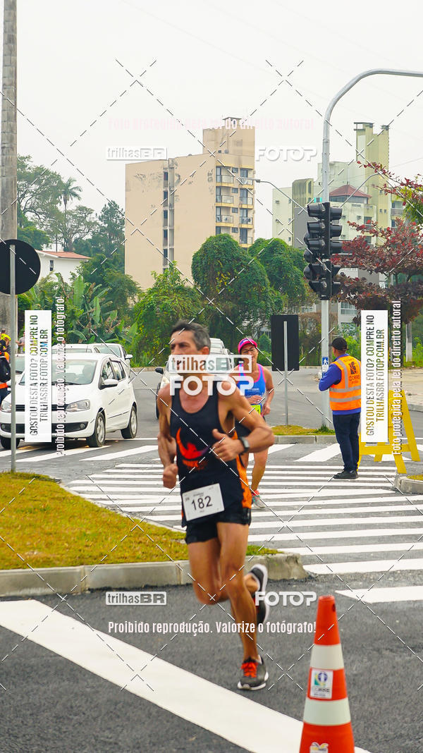 Buy your photos of the eventMeia Maratona de Blumenau on Fotop