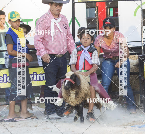 Buy your photos of the eventFestival Sertanejo de Jandira - Rodeio em Carneiro on Fotop