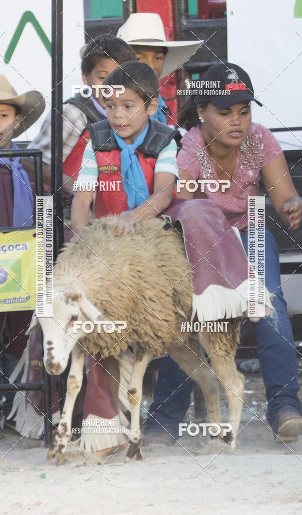 Buy your photos of the eventFestival Sertanejo de Jandira - Rodeio em Carneiro on Fotop