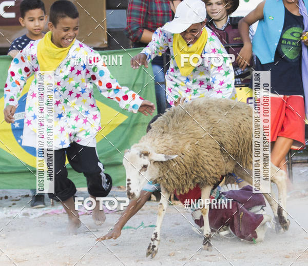 Buy your photos of the eventFestival Sertanejo de Jandira - Rodeio em Carneiro on Fotop