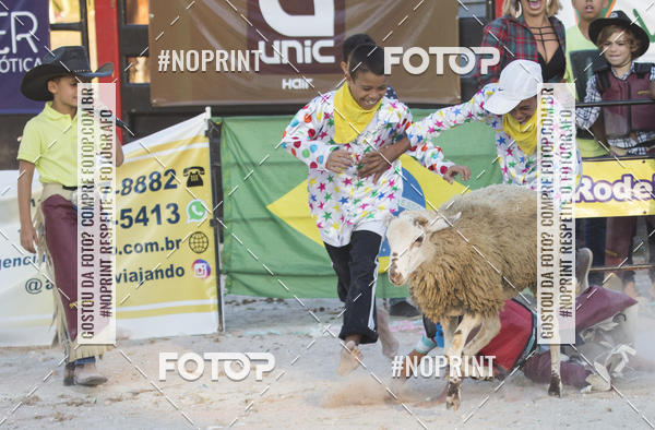 Buy your photos of the eventFestival Sertanejo de Jandira - Rodeio em Carneiro on Fotop