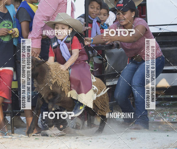 Buy your photos of the eventFestival Sertanejo de Jandira - Rodeio em Carneiro on Fotop