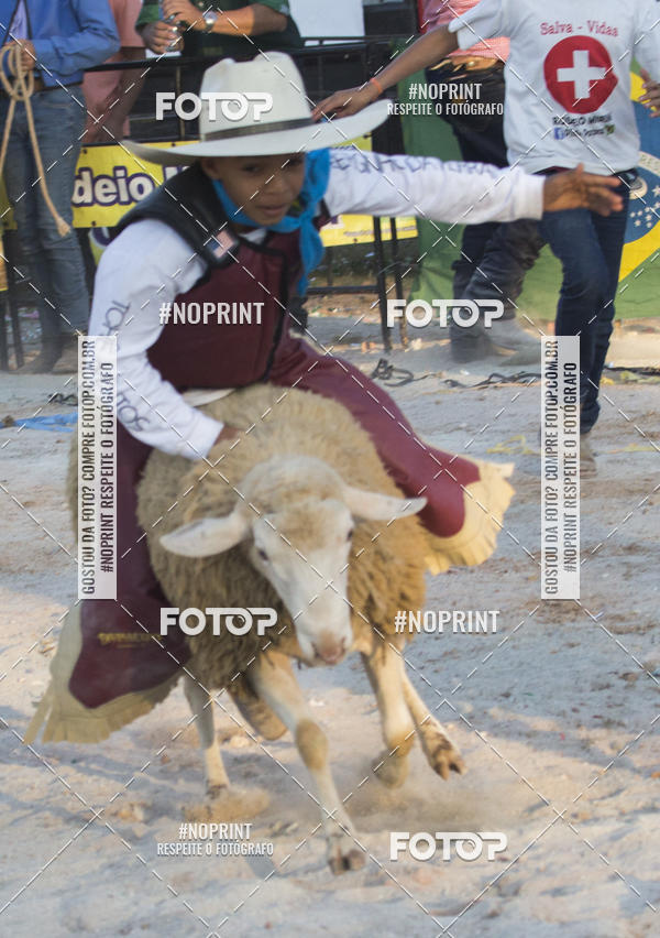 Buy your photos of the eventFestival Sertanejo de Jandira - Rodeio em Carneiro on Fotop