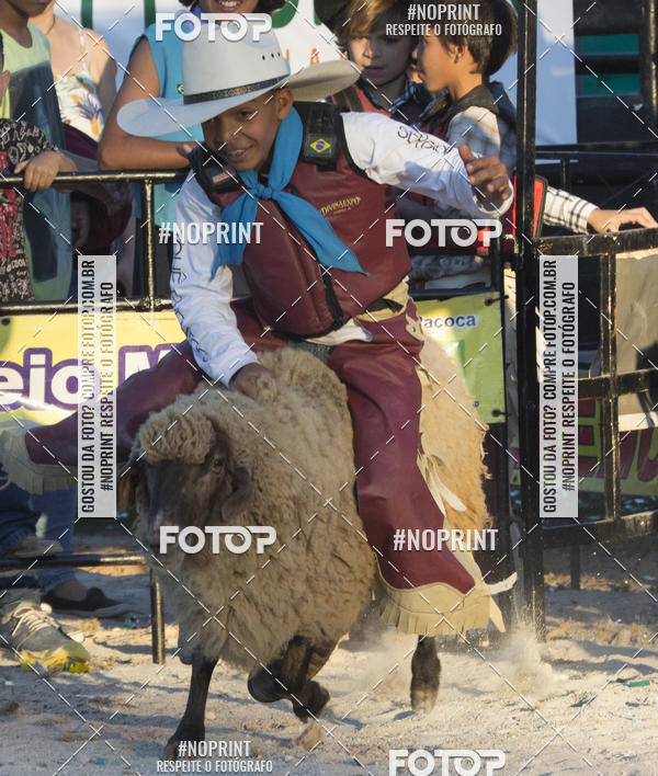 Buy your photos of the eventFestival Sertanejo de Jandira - Rodeio em Carneiro on Fotop