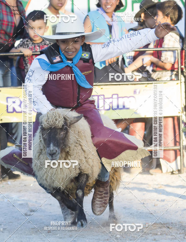 Buy your photos of the eventFestival Sertanejo de Jandira - Rodeio em Carneiro on Fotop