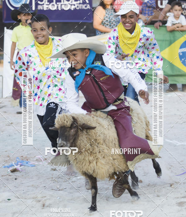 Buy your photos of the eventFestival Sertanejo de Jandira - Rodeio em Carneiro on Fotop