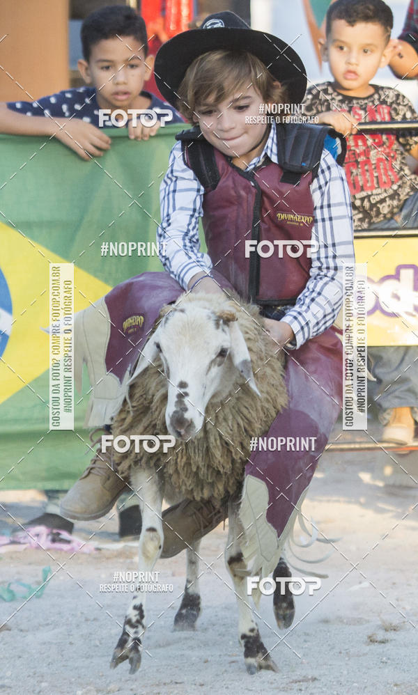 Buy your photos of the eventFestival Sertanejo de Jandira - Rodeio em Carneiro on Fotop