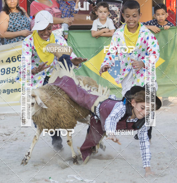 Buy your photos of the eventFestival Sertanejo de Jandira - Rodeio em Carneiro on Fotop