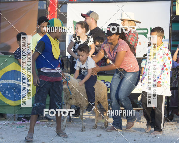 Buy your photos of the eventFestival Sertanejo de Jandira - Rodeio em Carneiro on Fotop