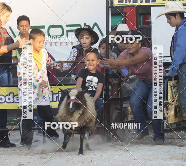 Buy your photos of the eventFestival Sertanejo de Jandira - Rodeio em Carneiro on Fotop