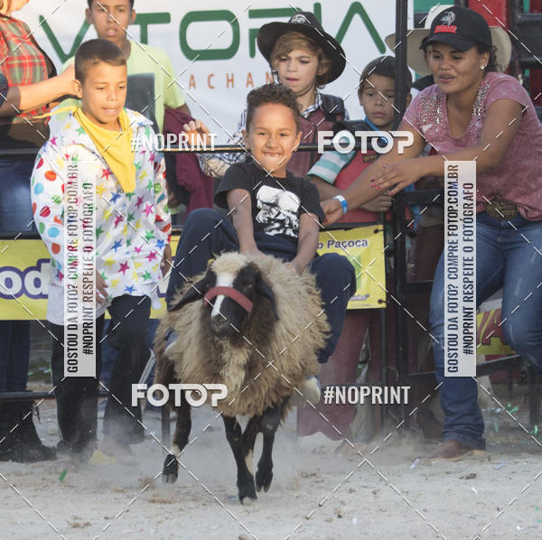 Buy your photos of the eventFestival Sertanejo de Jandira - Rodeio em Carneiro on Fotop