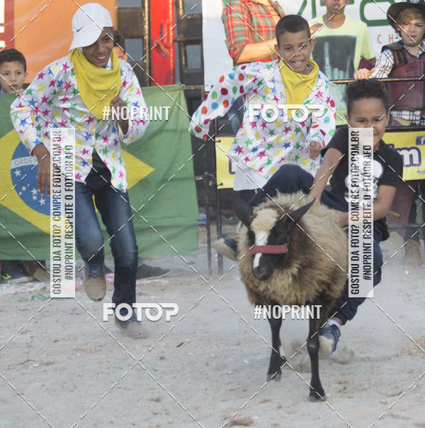 Buy your photos of the eventFestival Sertanejo de Jandira - Rodeio em Carneiro on Fotop