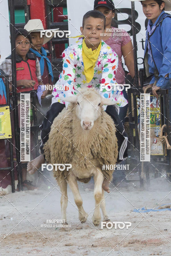 Buy your photos of the eventFestival Sertanejo de Jandira - Rodeio em Carneiro on Fotop