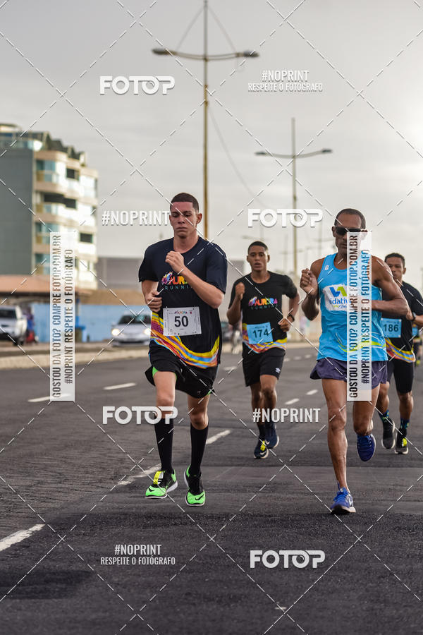 Achetez vos photos de l'vnementAURORA RUNNING sur Fotop