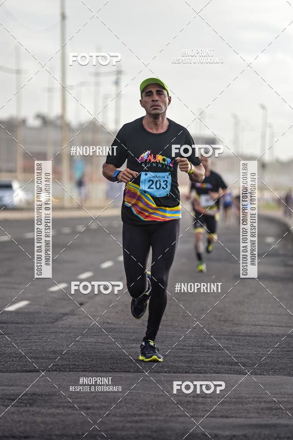 Achetez vos photos de l'vnementAURORA RUNNING sur Fotop