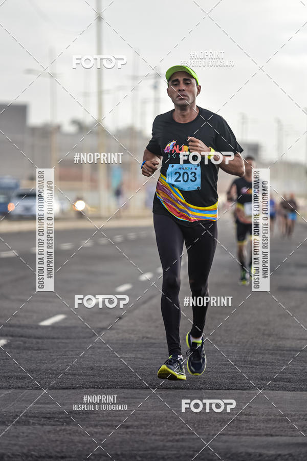 Achetez vos photos de l'vnementAURORA RUNNING sur Fotop