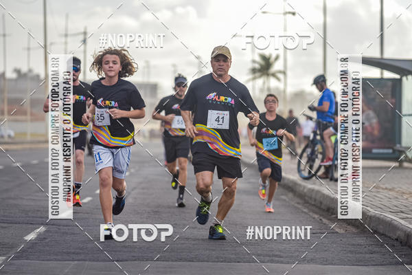 Achetez vos photos de l'vnementAURORA RUNNING sur Fotop