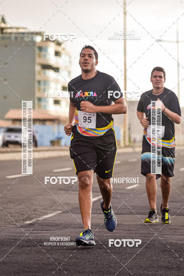 Achetez vos photos de l'vnementAURORA RUNNING sur Fotop