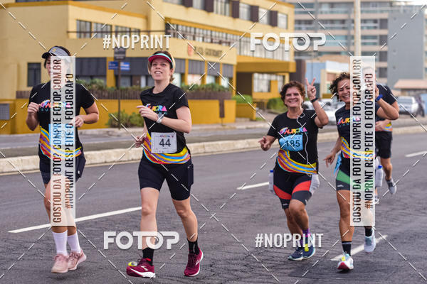 Achetez vos photos de l'vnementAURORA RUNNING sur Fotop