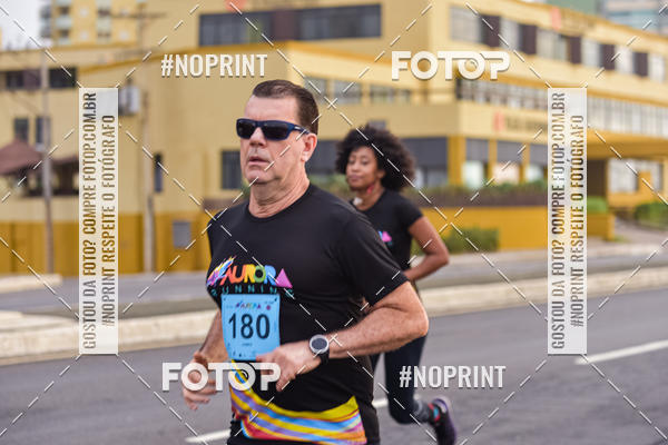 Achetez vos photos de l'vnementAURORA RUNNING sur Fotop