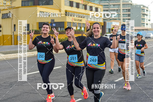 Achetez vos photos de l'vnementAURORA RUNNING sur Fotop