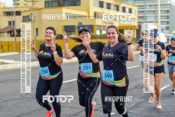 Achetez vos photos de l'vnementAURORA RUNNING sur Fotop