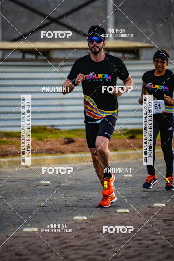 Achetez vos photos de l'vnementAURORA RUNNING sur Fotop