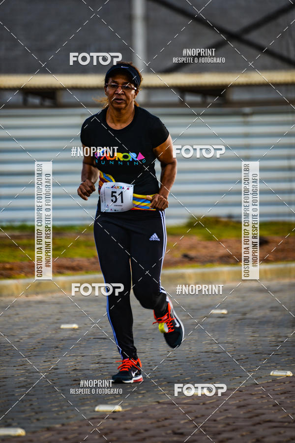 Achetez vos photos de l'vnementAURORA RUNNING sur Fotop