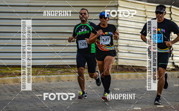 Achetez vos photos de l'vnementAURORA RUNNING sur Fotop