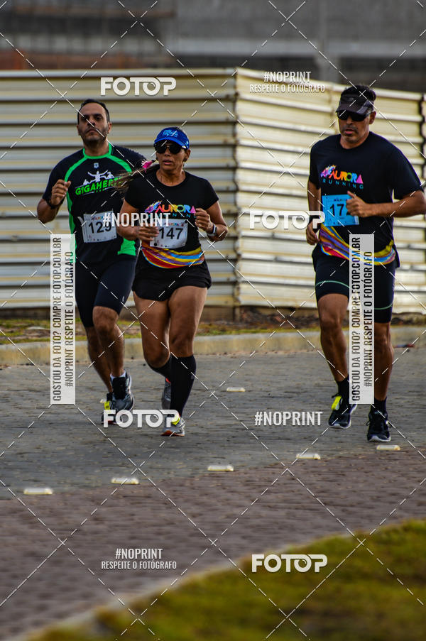 Achetez vos photos de l'vnementAURORA RUNNING sur Fotop