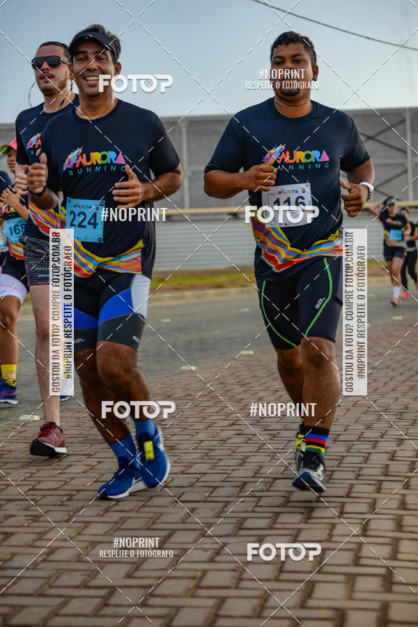 Achetez vos photos de l'vnementAURORA RUNNING sur Fotop