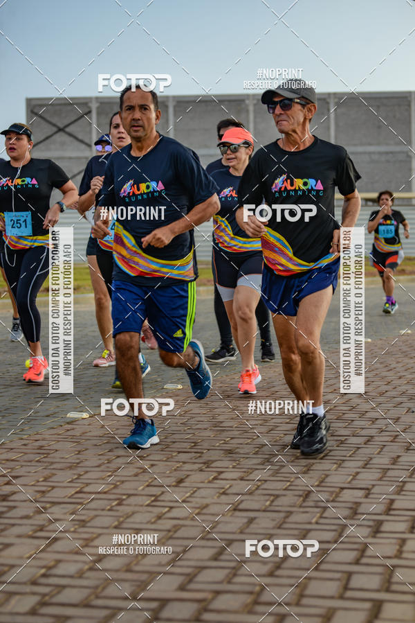 Achetez vos photos de l'vnementAURORA RUNNING sur Fotop