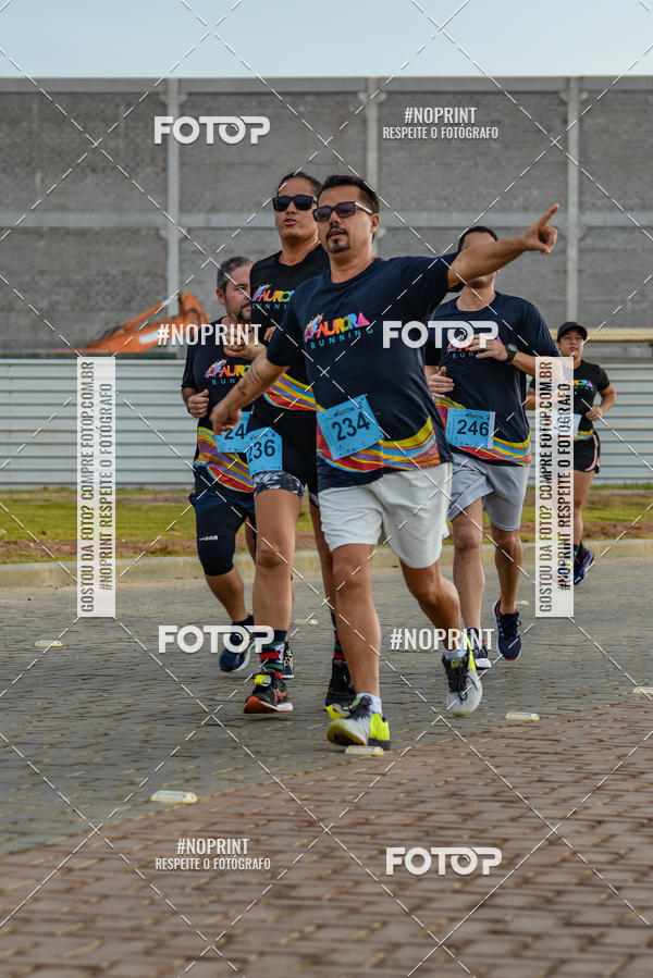 Achetez vos photos de l'vnementAURORA RUNNING sur Fotop