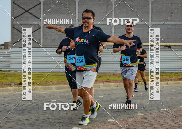 Achetez vos photos de l'vnementAURORA RUNNING sur Fotop